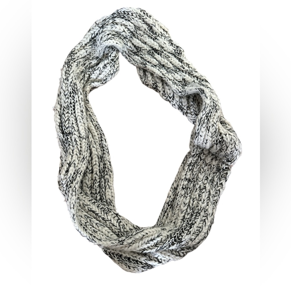 LOFT Black and White Knit Scarf